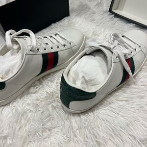 Gucci women tennis shoes. Size 37.5